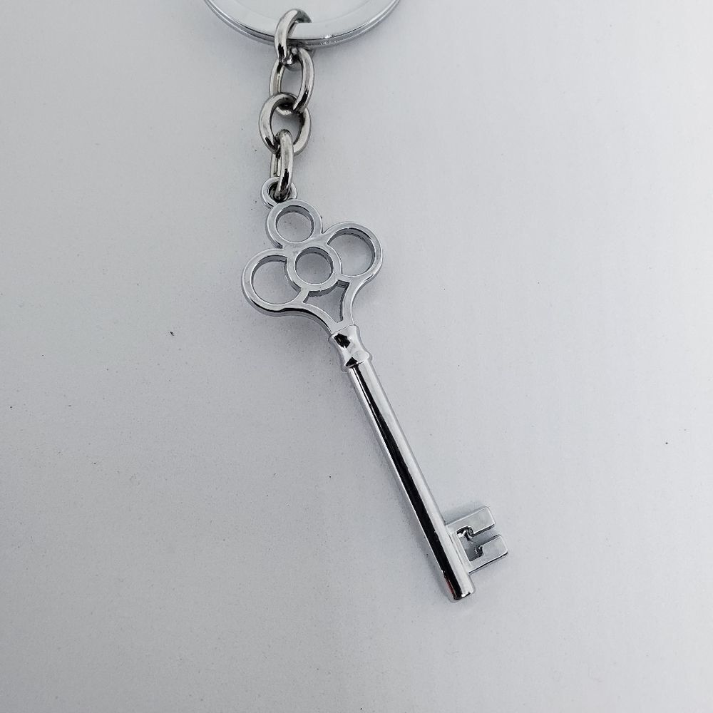 Silver Tone Skeleton Key Keychain - Picture 4 of 4